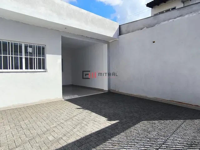 Casa com 125m² 3 quartos e 2 banheiros, à venda, no bairro Leonor em Londrina