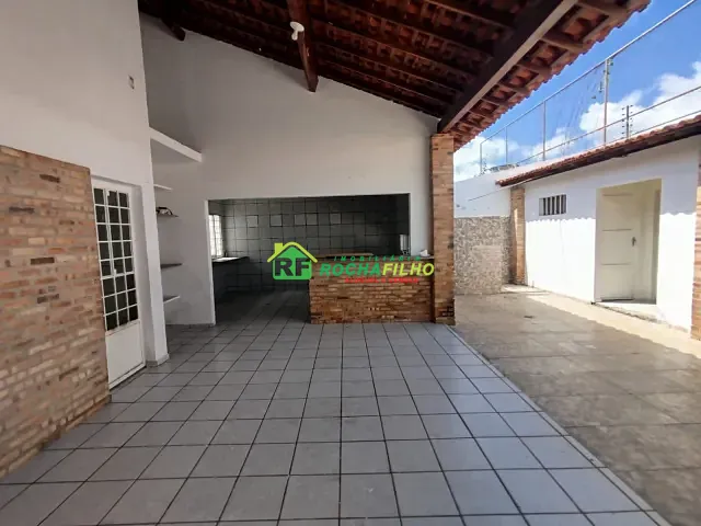 Casa com 300m² 3 quartos e 1 banheiro, à venda ou para alugar, no bairro Vale Quem Tem em Teresina