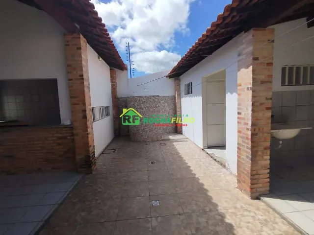 Casa com 300m² 3 quartos e 1 banheiro, à venda ou para alugar, no bairro Vale Quem Tem em Teresina