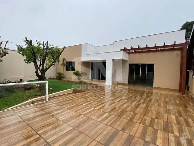 Casa 3 quartos e 2 banheiros, para alugar, no bairro Maria Goretti em Chapecó