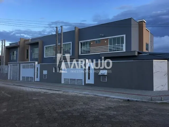 Casa com 117m² 3 quartos e 2 banheiros, à venda, no bairro Meia Praia em Navegantes