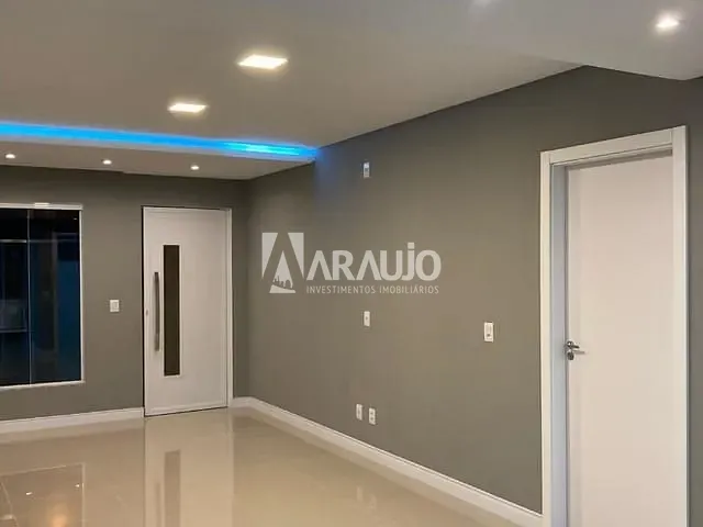 Casa com 117m² 3 quartos e 2 banheiros, à venda, no bairro Meia Praia em Navegantes