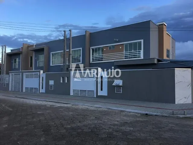 Casa com 117m² 3 quartos e 2 banheiros, à venda, no bairro Meia Praia em Navegantes