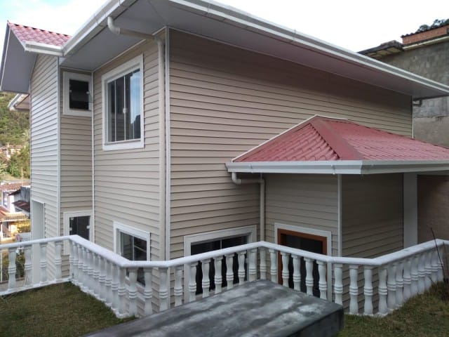 Casa à venda, no bairro Castelanea em Petrópolis