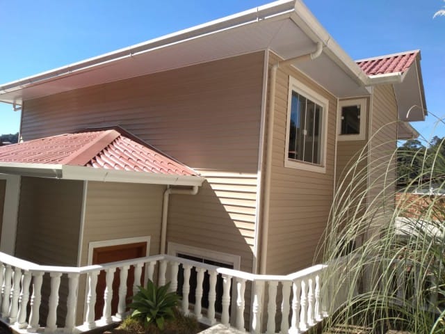 Casa à venda, no bairro Castelanea em Petrópolis