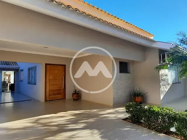 Casa com 360m² 3 quartos e 2 banheiros, para alugar, no bairro Jardim Universidade I em Cianorte