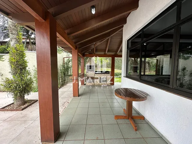 Casa com 1446m² 3 quartos e 4 banheiros, à venda, no bairro Vila Martins em Apucarana
