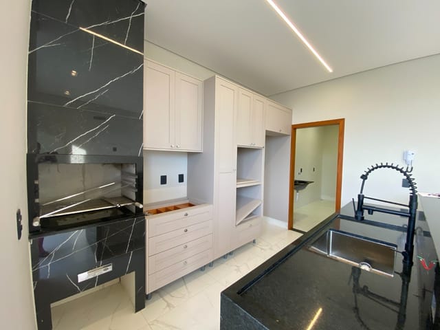 Casa com 203m² 3 quartos e 1 banheiro, à venda, no bairro Residencial Paris em Sinop