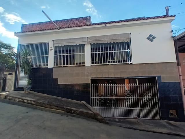 Casa 3 quartos e 1 banheiro, à venda, no bairro Iracema em Cataguases