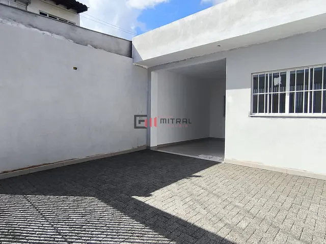 Casa com 125m² 3 quartos e 2 banheiros, à venda, no bairro Leonor em Londrina