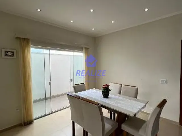 Casa com 310m² 3 quartos e 4 banheiros, à venda, no bairro Jardim Ouro Verde em Botucatu