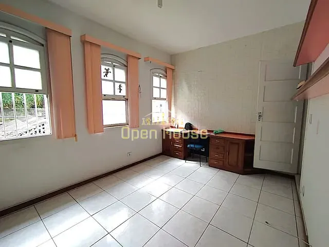 Casa 3 quartos e 5 banheiros, à venda, no bairro Centro em Barra Mansa
