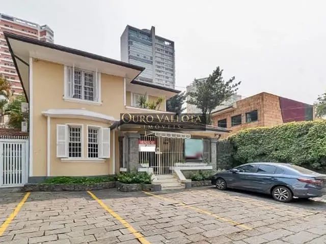 Casa com 576m², à venda, no bairro Pacaembu em São Paulo