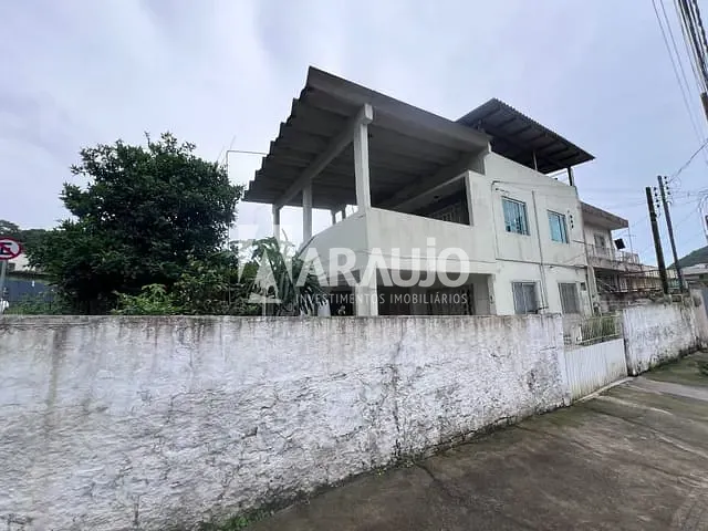 Casa com 553m² 8 quartos e 4 banheiros, à venda, no bairro Fazenda em Itajaí