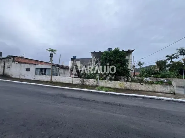 Casa com 553m² 8 quartos e 4 banheiros, à venda, no bairro Fazenda em Itajaí