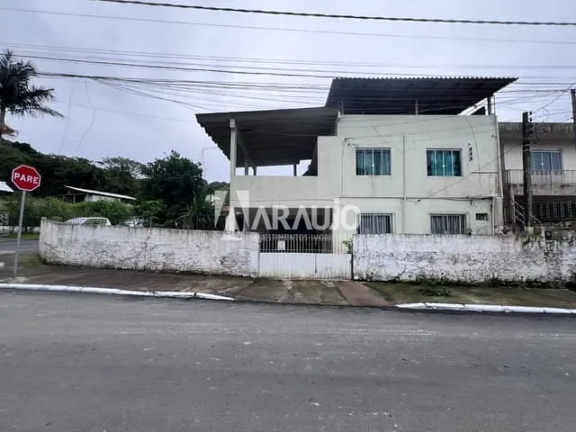 Casa com 553m² 8 quartos e 4 banheiros, à venda, no bairro Fazenda em Itajaí