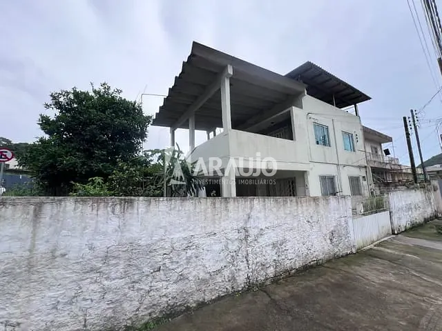 Casa com 553m² 8 quartos e 4 banheiros, à venda, no bairro Fazenda em Itajaí