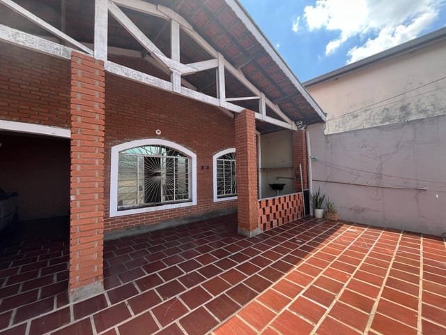 Casa com 250m² 3 quartos e 1 banheiro, à venda, no bairro Parque Valença I em Campinas