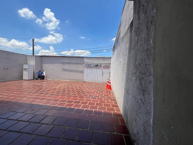 Casa com 250m² 3 quartos e 1 banheiro, à venda, no bairro Parque Valença I em Campinas