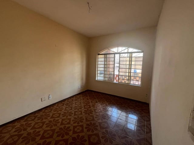 Casa com 250m² 3 quartos e 1 banheiro, à venda, no bairro Parque Valença I em Campinas