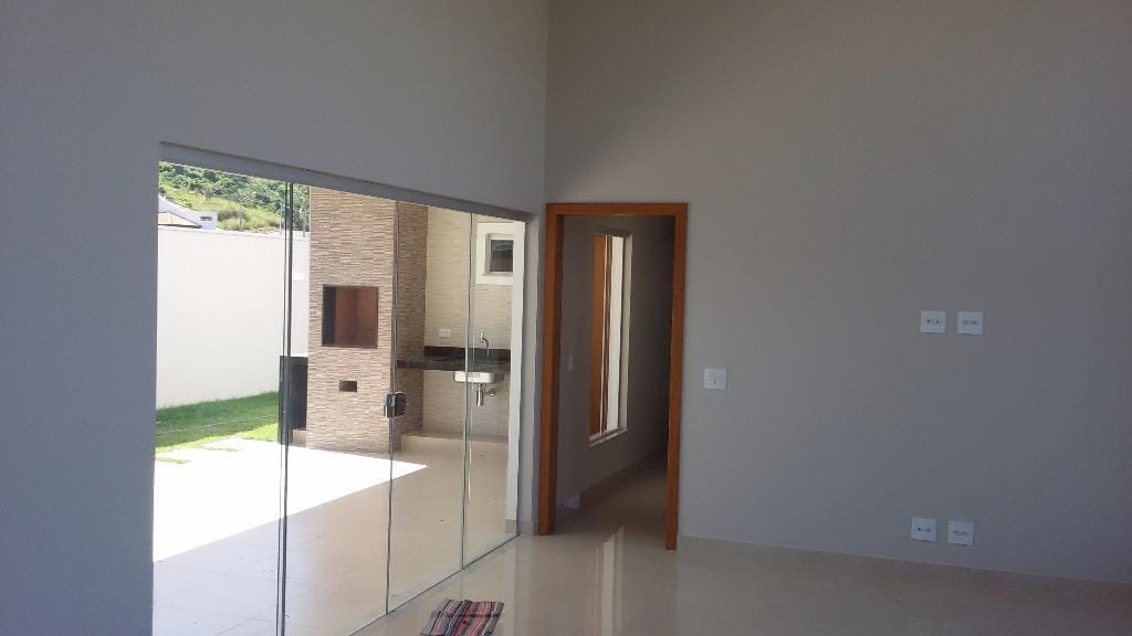 Casa à venda com 3 quartos, 182m² - Foto 2