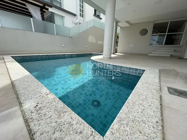 Casa com 375m² 4 quartos e 6 banheiros, à venda, no bairro João Paulo em Florianópolis