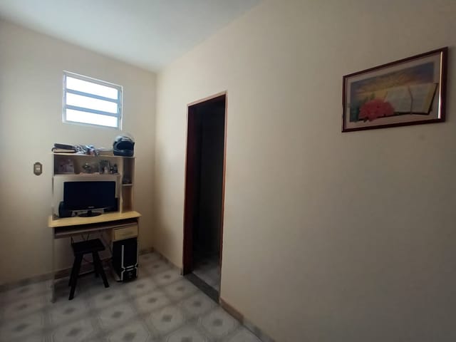 Casa 2 quartos e 1 banheiro, à venda, no bairro Iracema em Cataguases