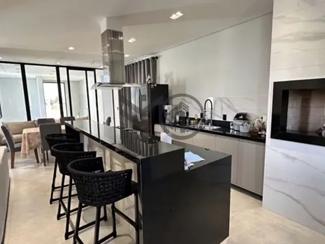 Casa com 250m² 3 quartos e 4 banheiros, à venda, no bairro Ribeirão do Lipa em Cuiabá