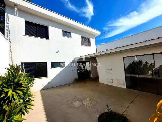 Casa com 346m² 4 quartos e 4 banheiros, à venda, no bairro Jardim América em Bragança Paulista
