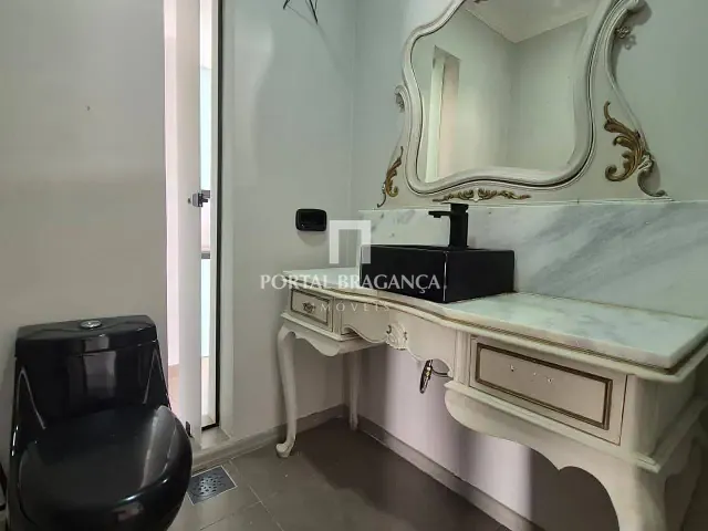 Casa com 346m² 4 quartos e 4 banheiros, à venda, no bairro Jardim América em Bragança Paulista