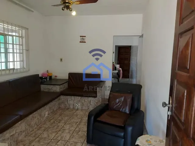 Casa com 288m² 2 quartos e 2 banheiros, à venda, no bairro Praia das Palmeiras em Caraguatatuba