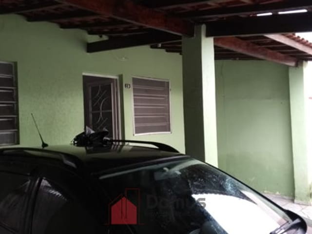 Casa com 200m², à venda, no bairro Parque São Francisco em Guaratinguetá