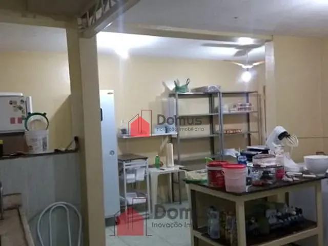 Casa com 200m², à venda, no bairro Parque São Francisco em Guaratinguetá