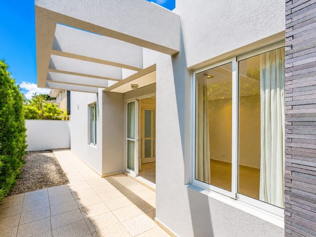 Casa 4 quartos e 5 banheiros, à venda, no bairro São Braz em Curitiba