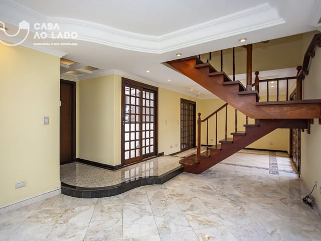 Casa 4 quartos e 6 banheiros, para alugar, no bairro Bom Retiro em Curitiba