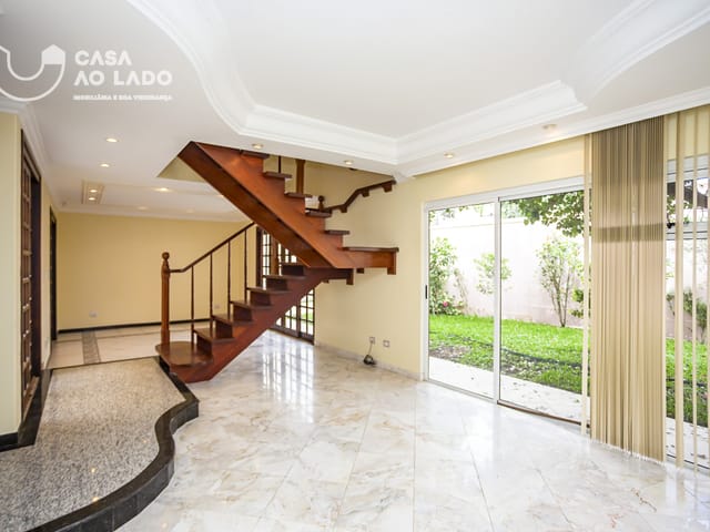 Casa 4 quartos e 6 banheiros, para alugar, no bairro Bom Retiro em Curitiba