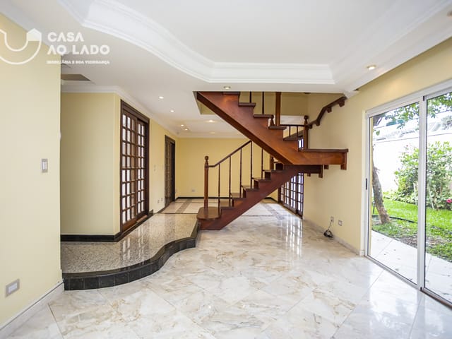 Casa 4 quartos e 6 banheiros, para alugar, no bairro Bom Retiro em Curitiba