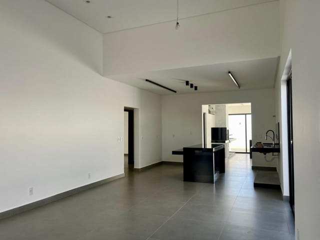 Casa 3 quartos e 2 banheiros, à venda, no bairro Residencial Santana I em Lavras