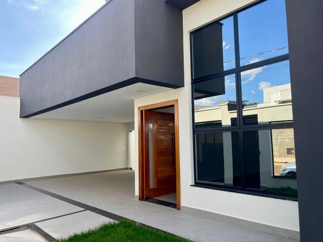 Casa 3 quartos e 2 banheiros, à venda, no bairro Residencial Santana I em Lavras