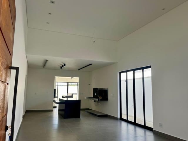 Casa 3 quartos e 2 banheiros, à venda, no bairro Residencial Santana I em Lavras