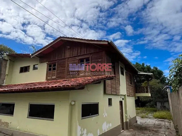 Casa 4 quartos e 4 banheiros, para alugar, no bairro Jardim Savóia em Ilhéus