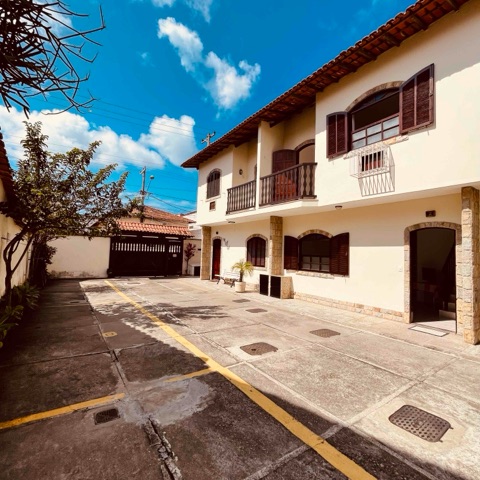 Casa com 595m² 3 quartos e 3 banheiros, à venda, no bairro Palmeiras em Cabo Frio