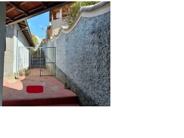 Casa com 450m² 3 quartos e 2 banheiros, à venda, no bairro Chácara Alvorada em Poços de Caldas