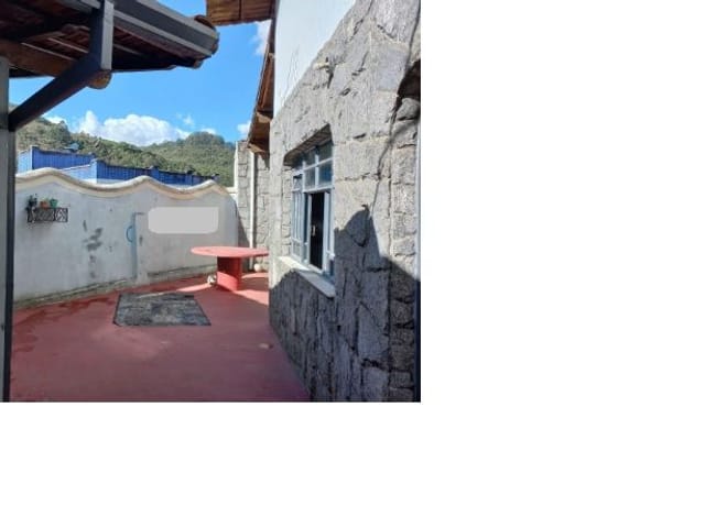 Casa com 450m² 3 quartos e 2 banheiros, à venda, no bairro Chácara Alvorada em Poços de Caldas