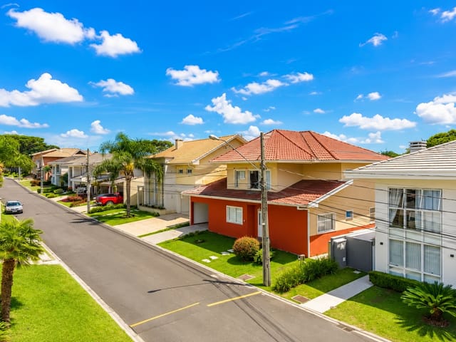 Casa com 304m² 3 quartos e 4 banheiros, à venda, no bairro Santa Felicidade em Curitiba