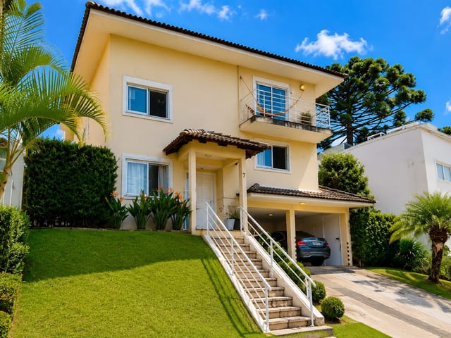 Casa com 304m² 3 quartos e 4 banheiros, à venda, no bairro Santa Felicidade em Curitiba