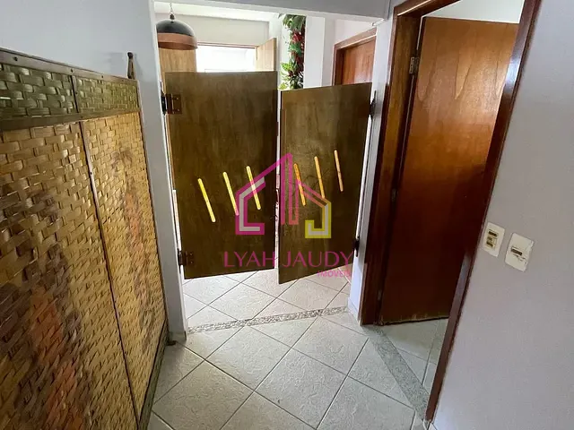 Casa com 1105m² 2 quartos e 3 banheiros, à venda, no bairro Quilombo em Cuiabá