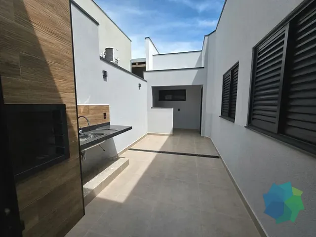Casa com 175m² 3 quartos e 2 banheiros, à venda ou para alugar, no bairro Loteamento Terras de São Pedro e São Paulo em Salto