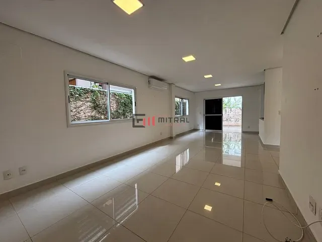 Casa 3 quartos e 4 banheiros, para alugar, no bairro Esperança em Londrina