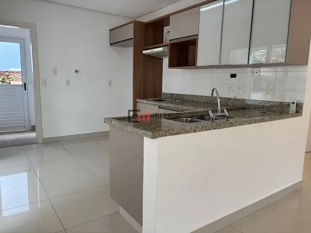 Casa 3 quartos e 4 banheiros, para alugar, no bairro Esperança em Londrina